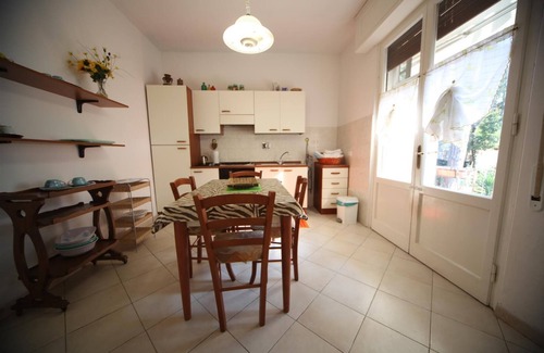 Tirrenia Apartment | Apartment with garden, very close to the sea with independent entrance