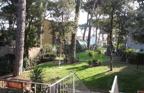 Tirrenia Apartment | Apartment with garden, very close to the sea with independent entrance
