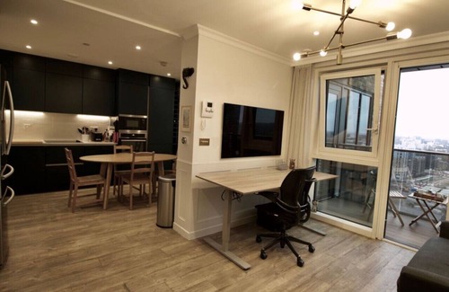 Evelyn Apartment | Apartment with desk and parking