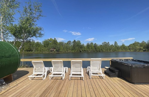 Catskill Apartment | Apartment with lake-view hot tubs and saunas