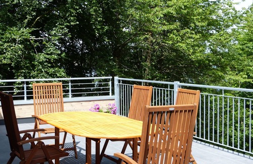 Ratzeburg Apartment | Apartment with large roof terrace in the forest on Ratzeburger Küchensee (5 stars DTV)
