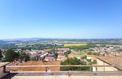 Peccioli Apartment | Apartment with large panoramic terrace in the center of the village.