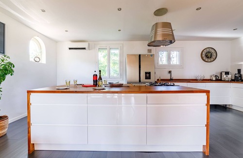 Taradeau Apartment | Apartment with pool and garden