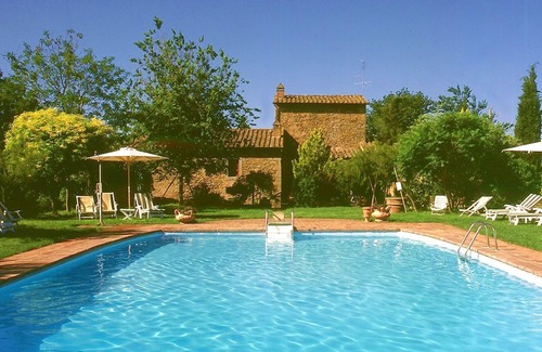 Il Borgo Apartment | Apartment with Pool and WiFi in Cortona for 4 People