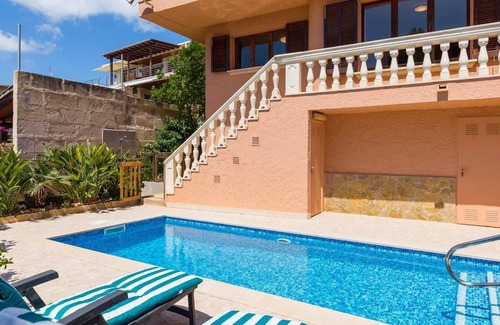 Alcanada Apartment | Apartment with private pool by the sea in Alcanada.