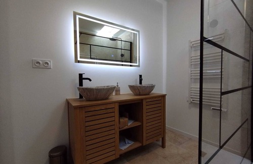 Cuers Apartment | Apartment with private garden