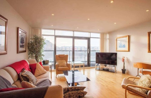 Glasgow Westend Apartment | Apartment with river view, next to hydro