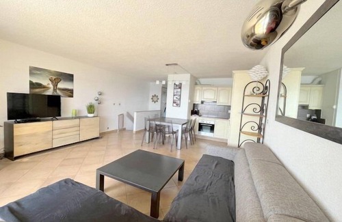 Le Barcares Apartment | Apartment with sea view, communal pool and private parking 6ARGO506