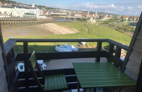 Deauville Apartment | Apartment with sea view, 5 minutes' walk from the beach.