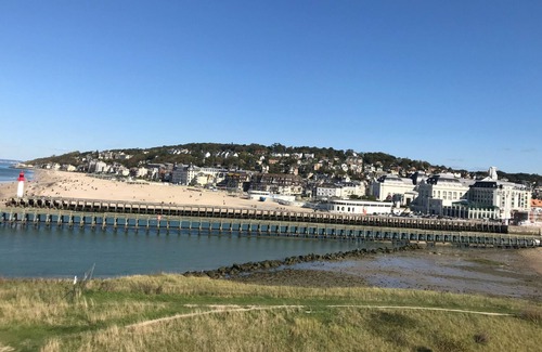 Deauville Apartment | Apartment with sea view, 5 minutes' walk from the beach.