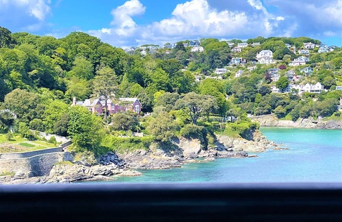 Salcombe Apartment | Apartment With Sea Views Of South Sands Beach, Salcombe With Parking for 2 cars.