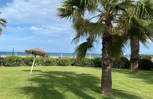 Vera Beach Apartment | Apartment with sea views in textile complex on the beachfront.