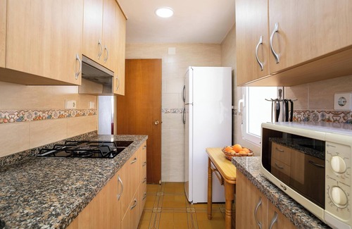 Santa Pola Apartment | Apartment with Stunning Sea Views, Balcony and Wi-Fi