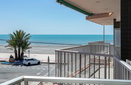 Santa Pola Apartment | Apartment with Stunning Sea Views, Balcony and Wi-Fi