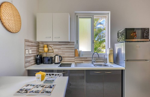 Petite-ÃŽle Apartment | Apartment with swimming pool and ocean view