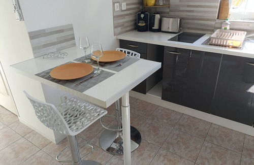 Petite-ÃŽle Apartment | Apartment with swimming pool and ocean view