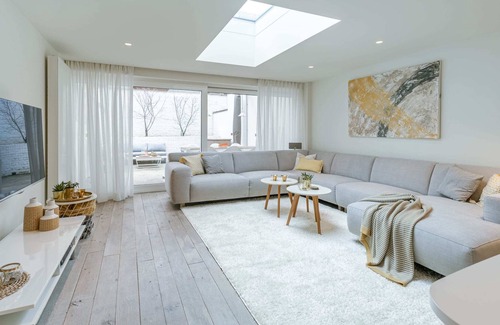 Heist Apartment | Apartment with terrace near the sea