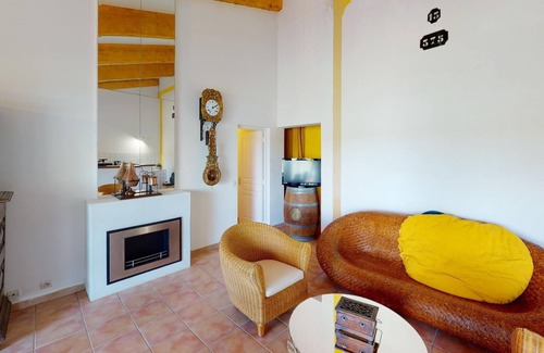 Saint-Gilles Apartment | Apartment with terrace and swimming pool in the heart of the Camargue