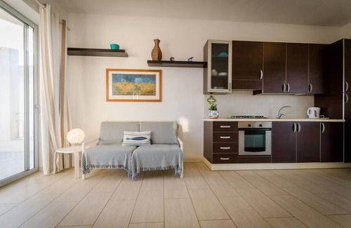 Donnalucata Apartment | Apartment with terrace, sea view, directly on the sandy beach, wifi, max. 4 pers.