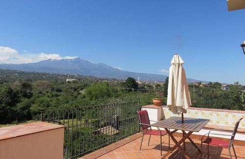 Santa Tecla Apartment | Apartment with terrace and private garden overlooking Etna, swimming pool