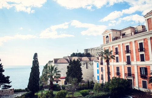Gaeta Apartment | Apartment with terrace and view of the sea in Gaeta Medievale – private parking