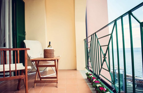 Gaeta Apartment | Apartment with terrace and view of the sea in Gaeta Medievale – private parking