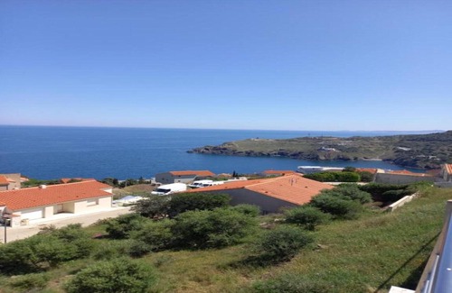 Cerbere Apartment | Apartment with Terrace Views