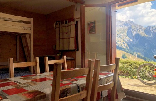 Manigod Apartment | Apartment with terrace, panoramic view and skis at your feet