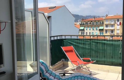 Liberation Apartment | APARTMENT WITH TERRACE LIBERATION DISTRICT