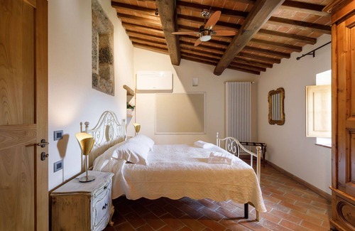 Monteriggioni Other | Apartment with WIFI, A/C, private pool, sauna, hot tub, TV, patio, panoramic view, close to Siena