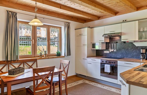 Unterammergau Apartment | Apartment 'Wohnung Blau - Ferienhaus Ammergau' with Mountain View, Terrace and Wi-Fi