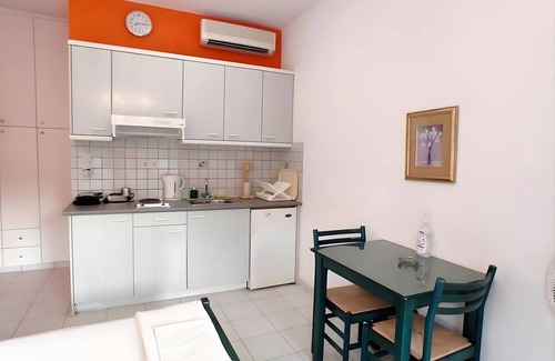 Kipri Apartment | Apartment 'Zefiros - Breeze' with Mountain View, Wi-Fi and Air Conditioning
