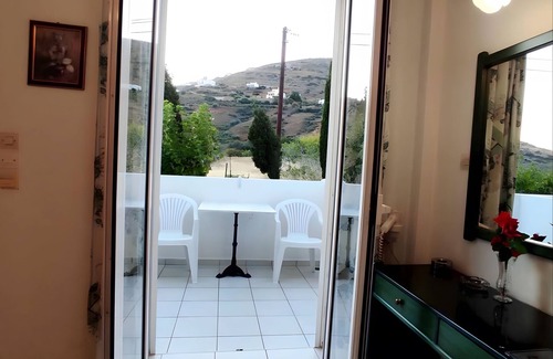 Kipri Apartment | Apartment 'Zefiros - Breeze' with Mountain View, Wi-Fi and Air Conditioning