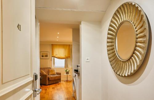 Les Halles Apartment | Apartments Du Louvre St Honoré