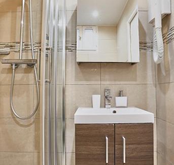 Les Halles Apartment | Apartments Du Louvre St Honoré