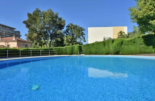 California - Pezou Apartment | Apartments for 4 People