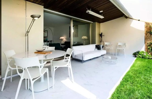 California - Pezou Apartment | Apartments for 4 People