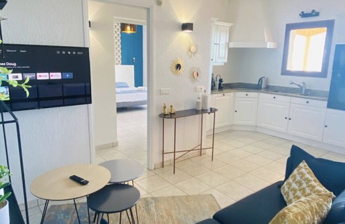 Solenzara Apartment | Apartments in private residence with sea view, quiet and close to shops and beaches.