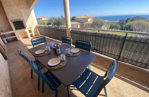 Solenzara Apartment | Apartments in private residence with sea view, quiet and close to shops and beaches.