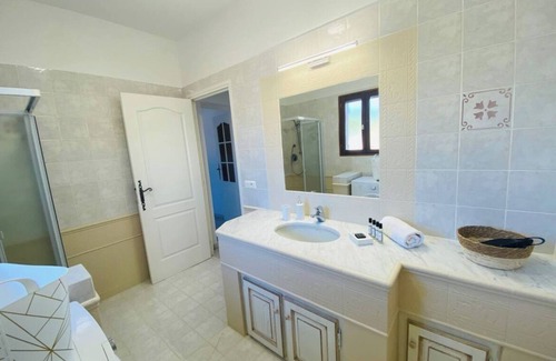 Solenzara Apartment | Apartments in private residence with sea view, quiet and close to shops and beaches.