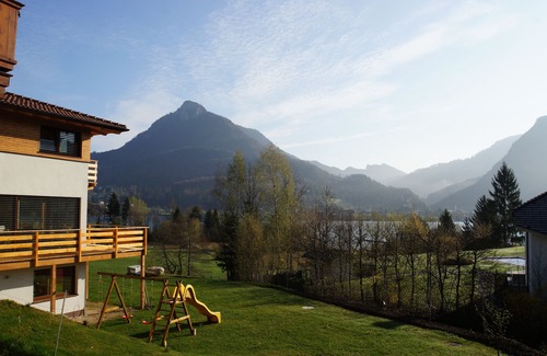 Fuschl am See Apartment | APARTMENTS SEEGARTL/Apartment "Ellmaustein" with terrace & garden