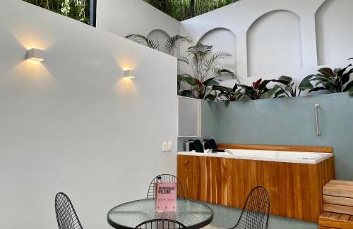 Las Lomas I Apartment | Apartments with Jacuzzi in El Poblado by Wynwood House