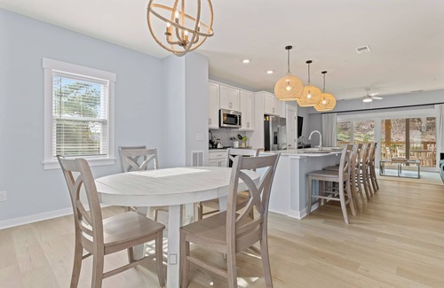 Bermuda Bay House | Aperol Spritz 2 Bedroom at Cambridge Cove with Private Hot Tub!