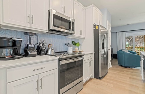 Bermuda Bay House | Aperol Spritz 2 Bedroom at Cambridge Cove with Private Hot Tub!