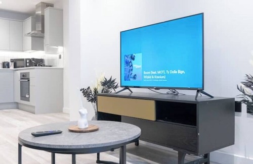 Bordesley Apartment | Apex Lofts Suite - Modern 2bed 2bath in Digbeth!