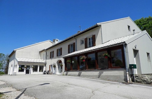 Saint-Laurent-en-Grandvaux Hotel | APF France handicap - Ferme Léonie