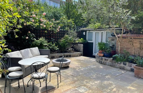 Riverside Apartment | Aphrodite studio next to the river in Central London