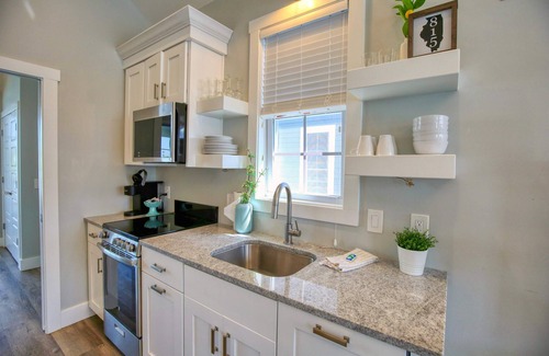 Ottawa House | Aphrodite