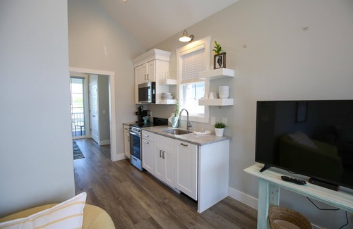 Ottawa House | Aphrodite