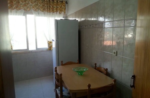 Rio de Mouro Apartment | Apis Yellow Apartment, Lift, Cable TV, Wifi